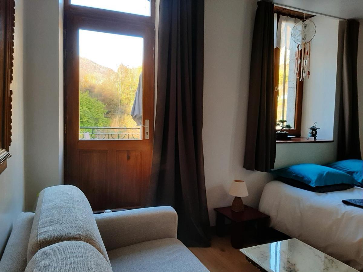 Au Fil De Lods Bed and Breakfast Exteriör bild