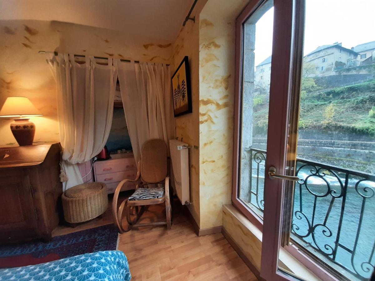 Au Fil De Lods Bed and Breakfast Exteriör bild