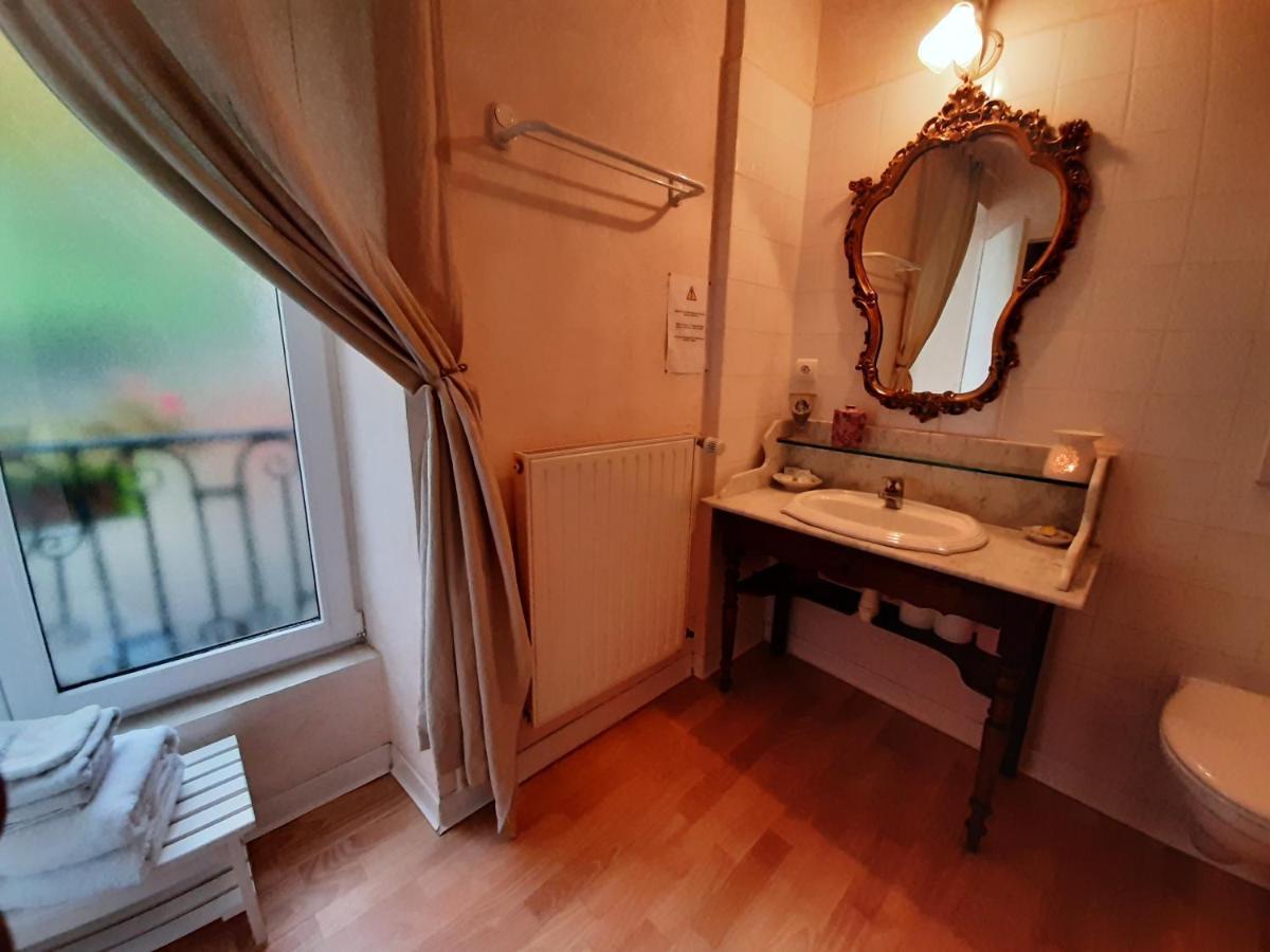 Au Fil De Lods Bed and Breakfast Exteriör bild